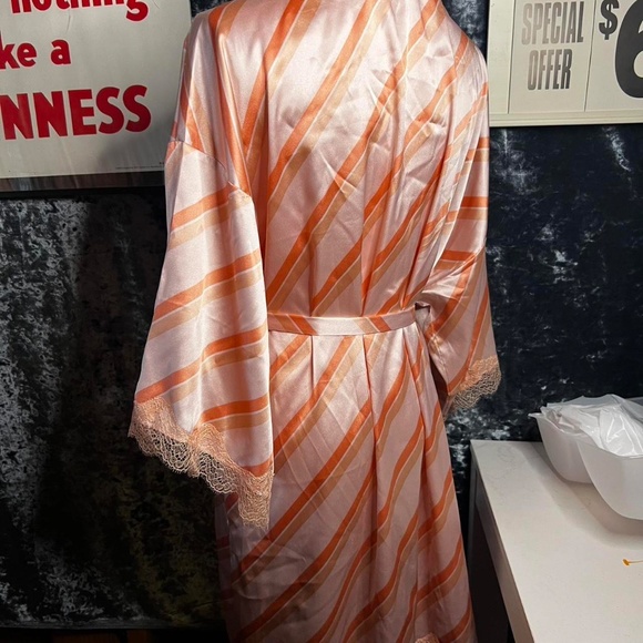 Victoria Secret Robe - Picture 4 of 5